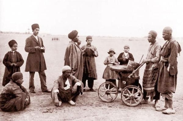 قدیمی ترین عکس بستنی فروشی در تهران؛ دوران ناصرالدین شاه